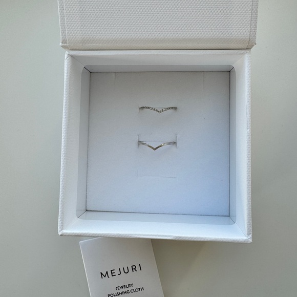 Mejuri wishbone ring set - white gold and diamonds - Picture 6 of 9